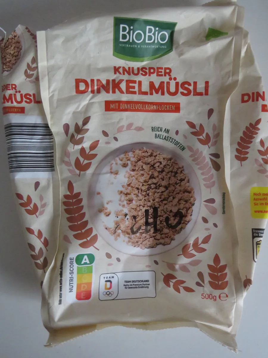 Un sachet de muesli croustillant vendu en Allemagne, avec le logo Nutri-Score classé A imprimé en bas de l’emballage.