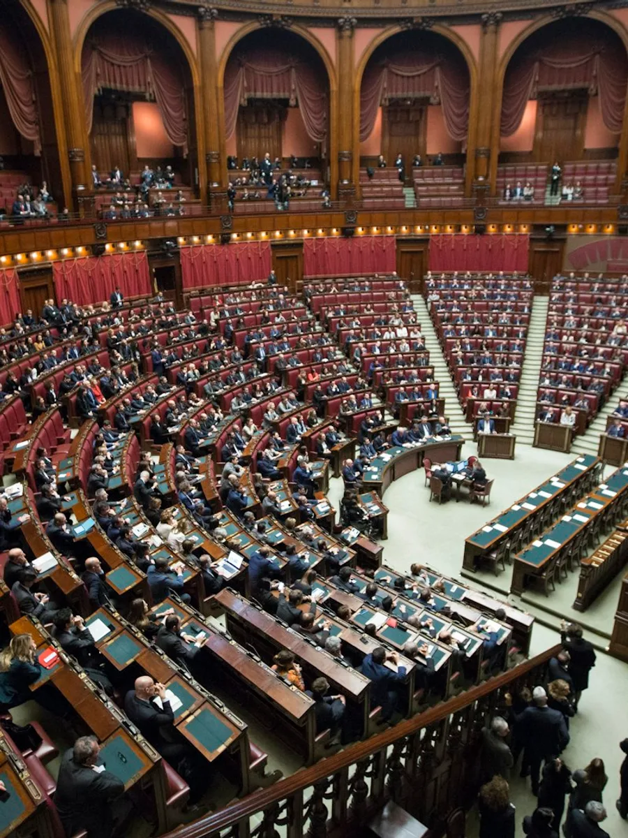 Un hémicycle parlementaire réuni en séance